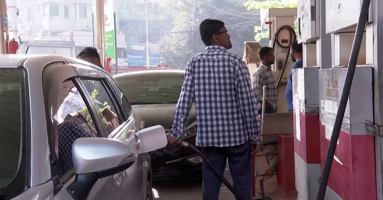 সরকার পাম্পে জ্বালানি সরবরাহ ১০ শতাংশ কমাবে